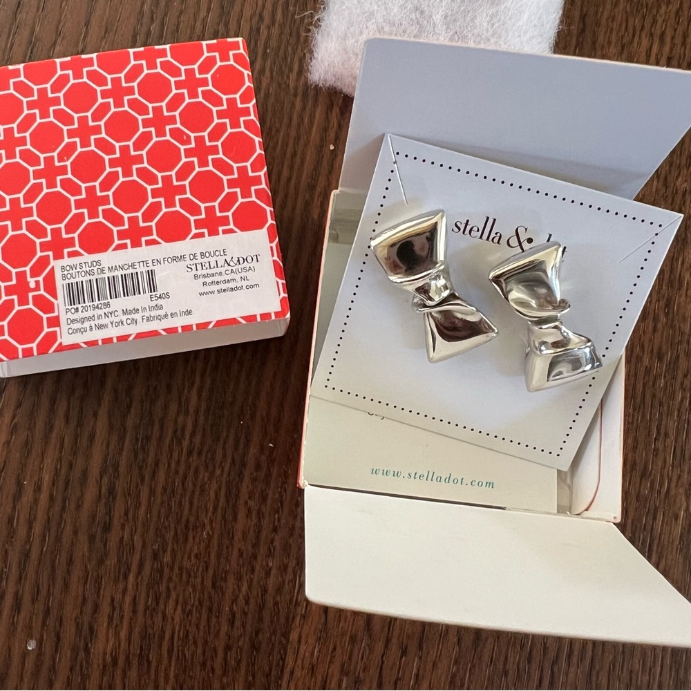 Stella & Dot Bow Studs Silver